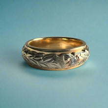 Load image into Gallery viewer, Tri-Color Scalloped Top Shiny Maile with Hibiscus & Diamond 6mm Ring in 14K Gold