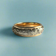 Load image into Gallery viewer, Tri-Color Scalloped Top Shiny Maile with Hibiscus & Diamond 6mm Ring in 14K Gold