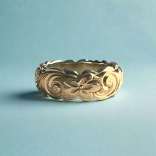 Load image into Gallery viewer, Two-Tone Scalloped Top & Border Old English & Hibiscus 8mm Ring in 14K White & Yellow Gold