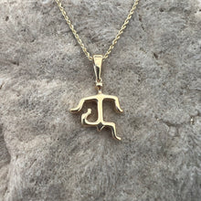 Load image into Gallery viewer, Hawaiian Petroglyph Runner Pendant in 14K Yellow Gold
