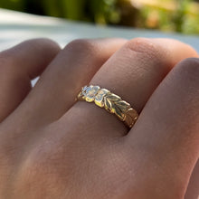 Load image into Gallery viewer, Scalloped Shiny Maile with Hibiscus 6mm Ring in 14K Gold