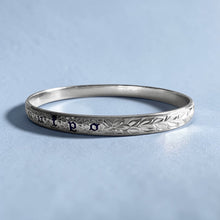 Load image into Gallery viewer, Shiny Maile & Hibiscus 6mm "Kuuipo" Bangle Bracelet in 14K White Gold in size 7 1/2