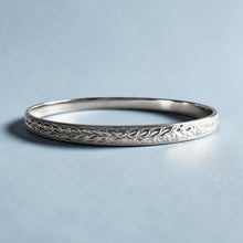 Load image into Gallery viewer, Shiny Maile & Hibiscus 6mm Bangle Bracelet in 14K White Gold in size 8