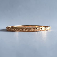 Load image into Gallery viewer, Hibiscus 4mm "Kuuipo" Bangle Bracelet in 18K Pink Gold in size 7 1/2