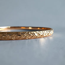 Load image into Gallery viewer, Hibiscus 4mm "Kuuipo" Bangle Bracelet in 18K Pink Gold in size 7 1/2