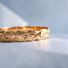 Load image into Gallery viewer, Scalloped Old English & 4x Hibiscus 8mm Makana Bangle Bracelet in 14K Pink Gold in size 7 3/4