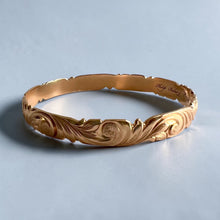 Load image into Gallery viewer, Scalloped Old English & 2x Hibiscus 8mm Makana Bangle Bracelet in 14K Pink Gold in size 8