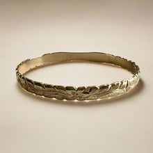 Load image into Gallery viewer, Scalloped Long Leaf Maile 8mm "Kuuipo" Bangle Bracelet in 14K Yellow Gold