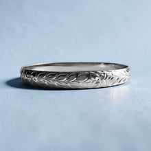 Load image into Gallery viewer, Maile & Hibiscus 8mm "Kuuipo" Bangle Bracelet in 14K White Gold in size 7 1/2