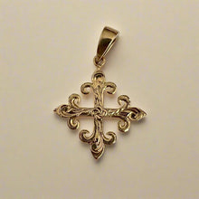Load image into Gallery viewer,  Fleur De Lys Hawaiian Pendant