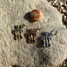 Load image into Gallery viewer, Petroglyph Turtle Charm Pendant in 14K Green, Pink or White Gold