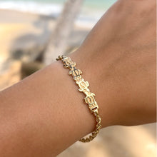 Load image into Gallery viewer, Scalloped Hawaiian Petroglyph Turtle ID Bracelet in 14K Yellow Gold