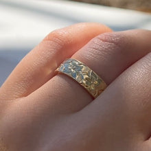 Load image into Gallery viewer, Hibiscus All Around Flat 6mm Hawaiian Ring in 14K Yellow Gold