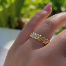 Load and play video in Gallery viewer, Scalloped Shiny Maile with Hibiscus 6mm Ring in 14K Gold