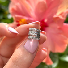 Load image into Gallery viewer, Large Maile Leaf Hawaiian Bead with Hibiscus and Diamond Border