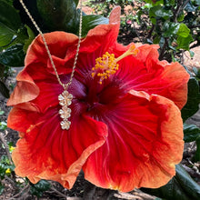 Load image into Gallery viewer, Hibiscus flowers pendant in gold
