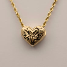 Load image into Gallery viewer, Hibiscus heart Pendant 

