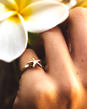 Load image into Gallery viewer, Two-Tone Starfish Ring - Philip Rickard
