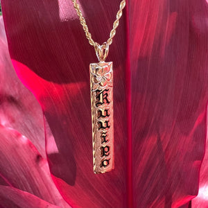 Hawaiian Jewelry vertical pendant in gold 