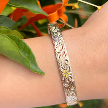 Load image into Gallery viewer, 8mm Flat Hawaiian Puanani Bangle w/ Multicolor Flowers in 14k Yellow Gold
