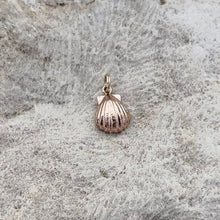 Load image into Gallery viewer, Pink gold Hawaiian Sea shell charm pendant 
