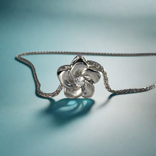 Load image into Gallery viewer, Plumeria with diamond Necklace in Platinum 850
