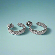 Load image into Gallery viewer, 3mm Old Scalloped Plumeria Hoop Earrings with Post in 14K Gold
