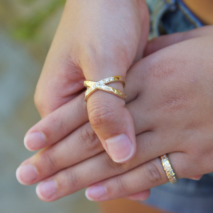 gold Criss Cross Ring with Diamonds
