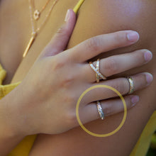 Load image into Gallery viewer, Hawaiian Ring with Plumeria flowers
