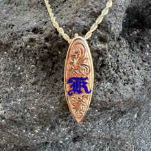 Load image into Gallery viewer, Old English Scroll &amp; Hibiscus Design Surfboard Pendant in 14K Yellow Gold w/ Initial K in Cobalt Blue Enamel
