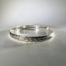 Load image into Gallery viewer, Hawaiian Bangle with maile and Flowers in Sterling Silver
