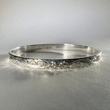 Load image into Gallery viewer, Hawaiian 6mm Old English with Hibiscus Flowers Sterling Silver Bracelet
