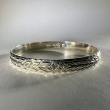 Load image into Gallery viewer, Hawaiian 8mm Maile with Plumeria Flowers Sterling Silver Bracelet

