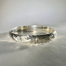 Load image into Gallery viewer, Hawaiian engraved bracelet in Sterling Silver
