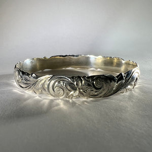 Hawaiian Bracelet with flowers engraving in sterling silver