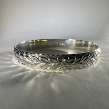 Load image into Gallery viewer, Hawaiian 10mm Shiny Maile with Hibiscus Flowers Sterling Silver Bracelet
