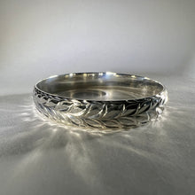 Load image into Gallery viewer, Shiny Maile Sterling Silver Hawaiian Bangle Bracelet 
