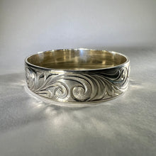 Load image into Gallery viewer, Staring Silver Hawaiian Bracelet with engraving
