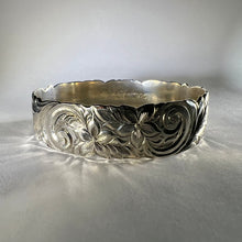 Load image into Gallery viewer, Hawaiian 18mm Old English Scalloped with Flowers &amp; Leaves Sterling Silver Bracelet

