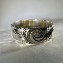 Load image into Gallery viewer, Scalloped Hawaiian Sterling Silver Bracelet 
