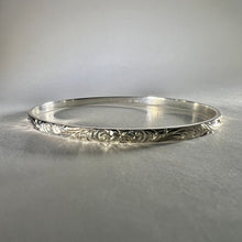 Load image into Gallery viewer, Hawaiian 4mm Old English &amp; Hibiscus Sterling Silver Bracelet
