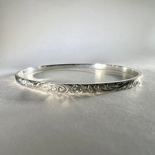 Load image into Gallery viewer, Hawaiian Engraved Sterling Silver Bracelet with Hibiscus and Old English design
