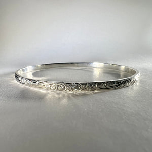 Hawaiian Engraved Sterling Silver Bracelet with Hibiscus and Old English design