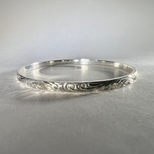 Load image into Gallery viewer, Old English and Hibiscus Hawaiian Sterling Silver Bracelet 
