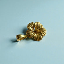 Load image into Gallery viewer, Large Hawaiian Hibiscus Pendant in 18K Yellow Gold
