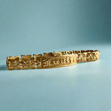 Load image into Gallery viewer, Hibiscus 10mm Raised &quot;Kuuipo&quot; Hawaiian Link Bracelet in 14K Yellow Gold
