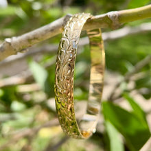 Load image into Gallery viewer, Maile 10mm Hawaiian Bangle in 14K Yellow Gold with Hinge &amp; Clasp 
