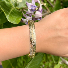 Load image into Gallery viewer, Maile 10mm Hawaiian Bangle in 14K Yellow Gold w/ Hinge &amp; Clasp

