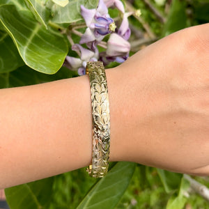 Beautiful hand engraving on Hawaiian Bracelet