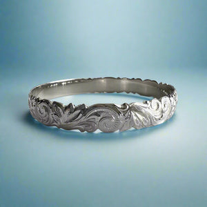 Scalloped 10mm Old English & Plumerias Hawaiian Bangle Bracelet in 14K White Gold